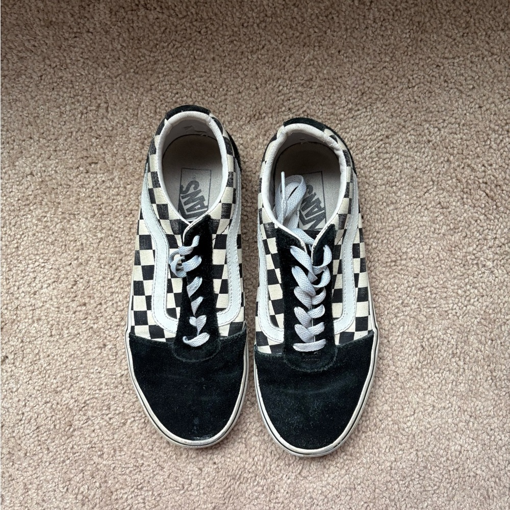 Vans Black and White Low-Top Sneakers with Checkered Design